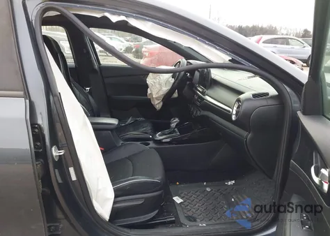 2021 Kia Forte Gt-Line z USA, uszkodzony, nr VIN 3KPF34AD3ME281346